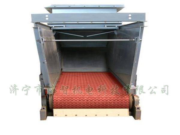 防腐蝕帶式（甲帶）給料機采用了防打滑膠帶，防止在物料輸送過程中造成撒料后果